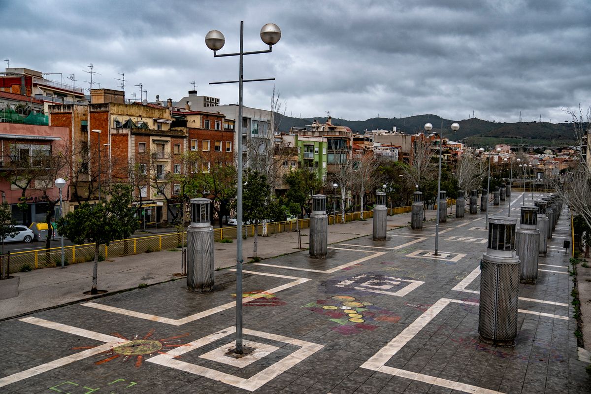 <div class='imageHoverDetail'>
             <p class='imageHoverTitle twoLineBreak'>Coberta del túnel de la Rovira al costat de la rambla del Carmel. Districte d...</p>
             <p class='imageHoverAutor oneLineBreak'>Autor: Laura Guerrero</p>
             <button class='imageHoverBtn'>Mostra els detalls de la imatge <span class='sr-only'>Coberta del túnel de la Rovira al costat de la rambla del Carmel. Districte d...</span></button>
             </div>