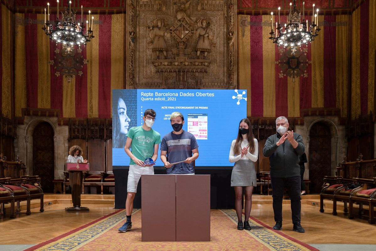 
             Enric Rubio i Laia Alborch amb els representants de l