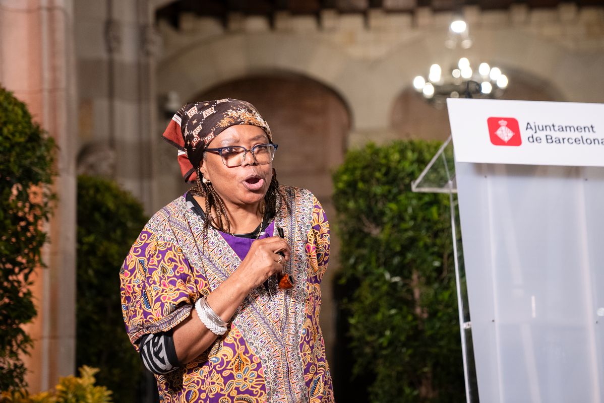 
             Una dona intervé en l’acte amb motiu del Dia d’Àfrica
             Autor: Martí Petit
             Mostra els detalls de la imatge Una dona intervé en l’acte amb motiu del Dia d’Àfrica
             