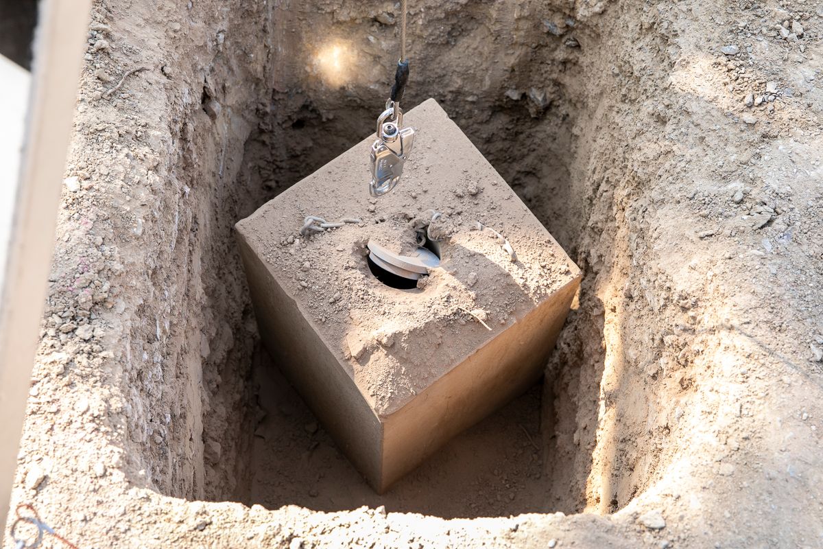 <div class='imageHoverDetail'>
             <p class='imageHoverTitle twoLineBreak'>Primera pedra del nou Centre d'Atenció Integral (CAI) a la Marina de Port, am...</p>
             <p class='imageHoverAutor oneLineBreak'>Autor: Edu Bayer</p>
             <button class='imageHoverBtn'>Mostra els detalls de la imatge <span class='sr-only'>Primera pedra del nou Centre d'Atenció Integral (CAI) a la Marina de Port, am...</span></button>
             </div>