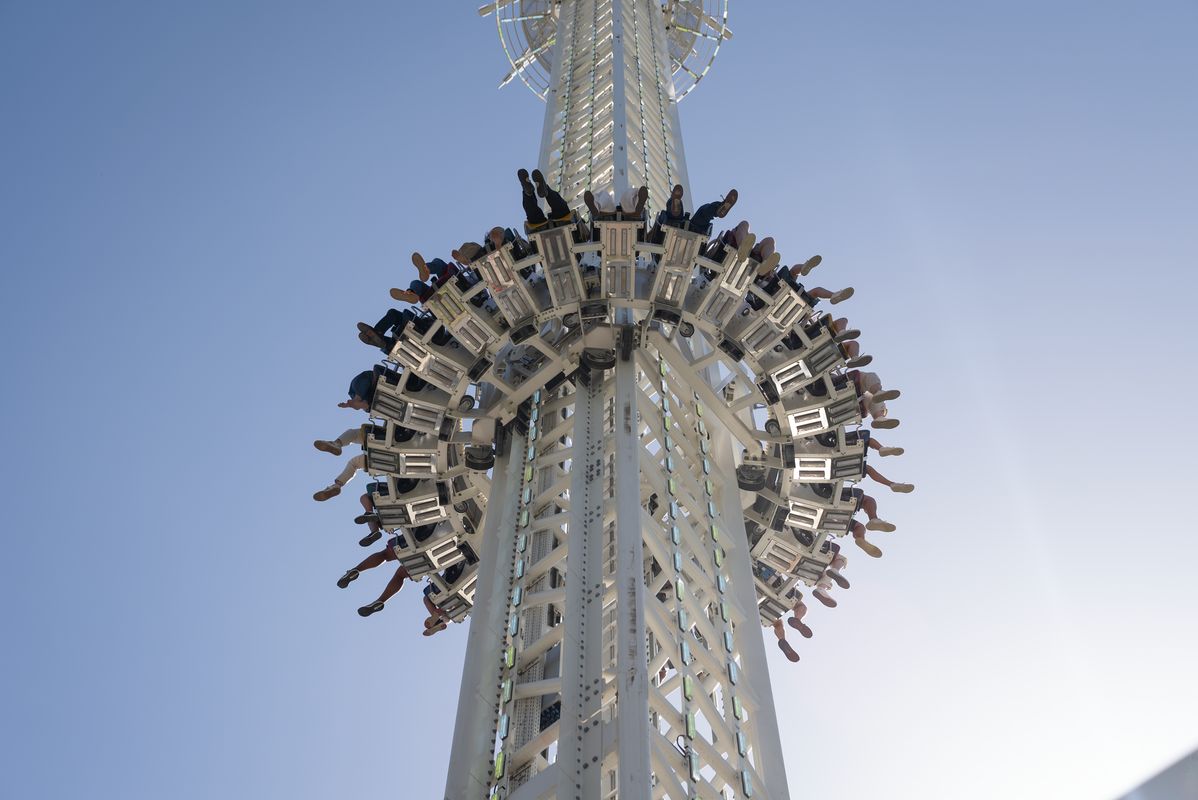 
             Primer salto inaugural de Merlí, la nueva atracción del Tibidabo
             Autor: Martí Petit
             Ver los detalles de la imagen Primer salto inaugural de Merlí, la nueva atracción del Tibidabo
             