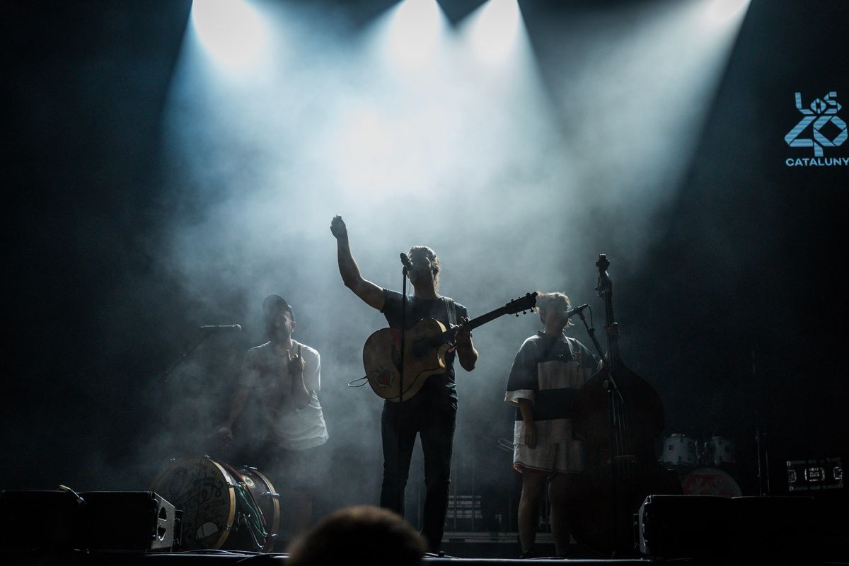 <div class='imageHoverDetail'>
             <p class='imageHoverTitle twoLineBreak'>Concert d’Els Catarres a la platja del Bogatell amb motiu de la Mercè</p>
             <p class='imageHoverAutor oneLineBreak'>Autor: Rafael Rubiales</p>
             <button class='imageHoverBtn'>Mostra els detalls de la imatge <span class='sr-only'>Concert d’Els Catarres a la platja del Bogatell amb motiu de la Mercè</span></button>
             </div>