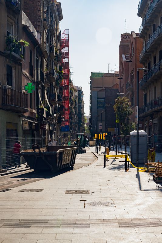 
             Carrer de Sant Antoni Abat amb contenidors de runa, lavabo portàtil i tanques...
             Autor: Josbel A. Tinoco
             Mostra els detalls de la imatge Carrer de Sant Antoni Abat amb contenidors de runa, lavabo portàtil i tanques...
             