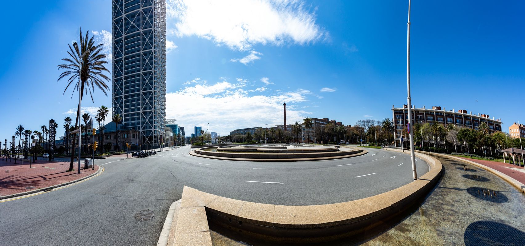 <div class='imageHoverDetail'>
             <p class='imageHoverTitle twoLineBreak'>Port esportiu amb la Torre Mapfre i l’Hotel Arts. Districte de Sant Martí i C...</p>
             <p class='imageHoverAutor oneLineBreak'>Autor: Marc Lozano</p>
             <button class='imageHoverBtn'>Mostra els detalls de la imatge <span class='sr-only'>Port esportiu amb la Torre Mapfre i l’Hotel Arts. Districte de Sant Martí i C...</span></button>
             </div>