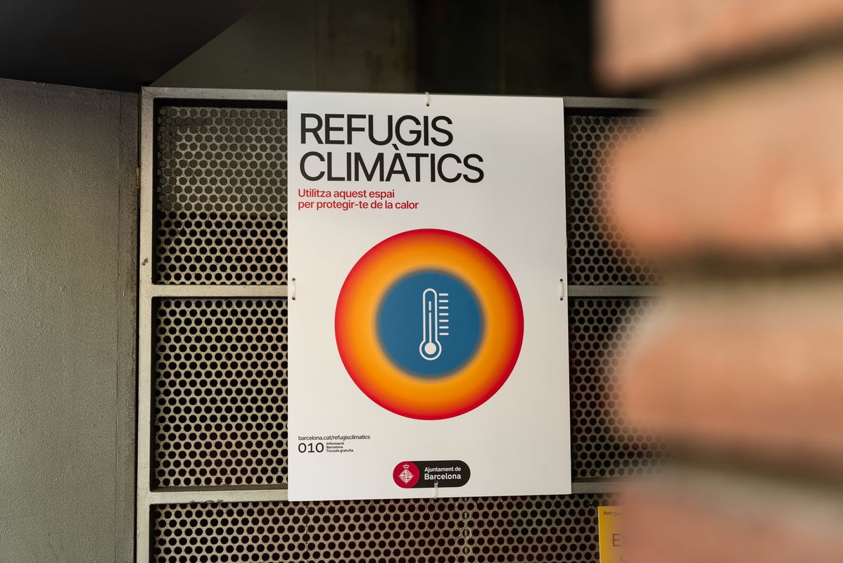 
             Plafó explicatiu "Refugis climàtics. Utilitza aquest espai per a protegir-te ...
             Autor: Lucas Amillano
             Mostra els detalls de la imatge Plafó explicatiu "Refugis climàtics. Utilitza aquest espai per a protegir-te ...
             