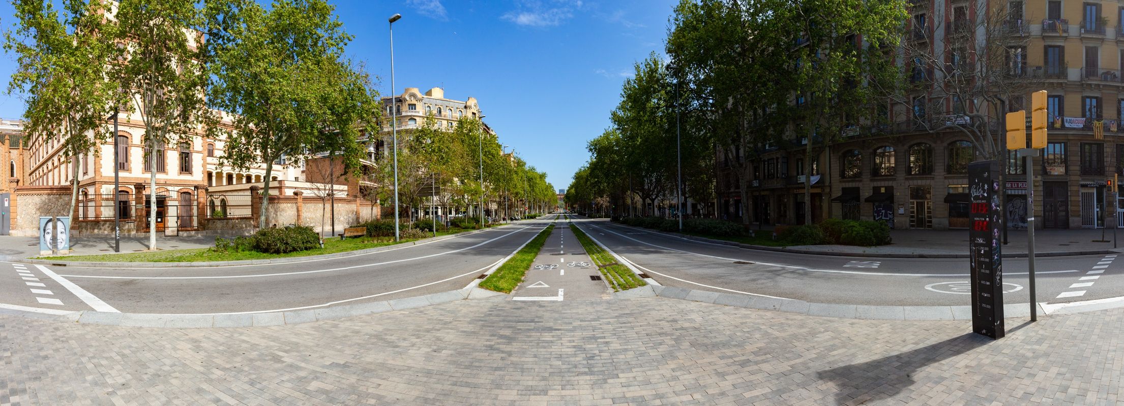 <div class='imageHoverDetail'>
             <p class='imageHoverTitle twoLineBreak'>Passeig de Sant Joan buit. Districte de l’Eixample. Barri de la Dreta de l’Ei...</p>
             <p class='imageHoverAutor oneLineBreak'>Autor: Marc Lozano</p>
             <button class='imageHoverBtn'>Mostra els detalls de la imatge <span class='sr-only'>Passeig de Sant Joan buit. Districte de l’Eixample. Barri de la Dreta de l’Ei...</span></button>
             </div>