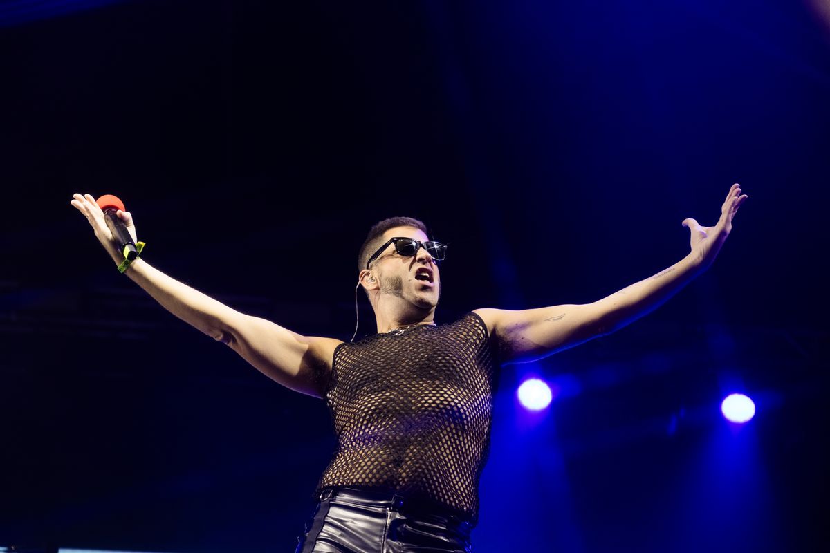 <div class='imageHoverDetail'>
             <p class='imageHoverTitle twoLineBreak'>Concert de Ladilla Rusa a l’escenari de la plaça de Catalunya de les festes d...</p>
             <p class='imageHoverAutor oneLineBreak'>Autor: Gisela Jané</p>
             <button class='imageHoverBtn'>Mostra els detalls de la imatge <span class='sr-only'>Concert de Ladilla Rusa a l’escenari de la plaça de Catalunya de les festes d...</span></button>
             </div>