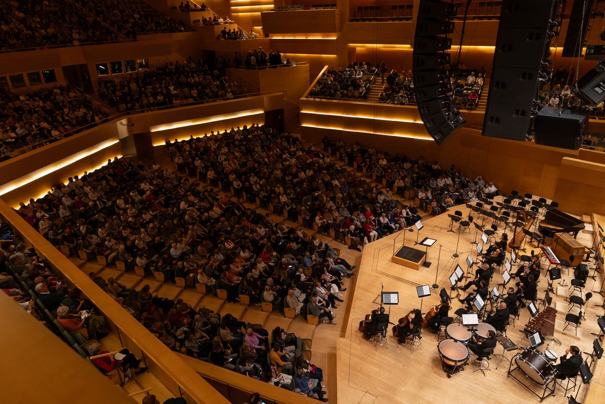 
             La Sala Pau Casals de L’Auditori a l’inici del concert de la Banda Municipal ...
             Autor: Lucas Amillano
             Mostra els detalls de la imatge La Sala Pau Casals de L’Auditori a l’inici del concert de la Banda Municipal ...
             
