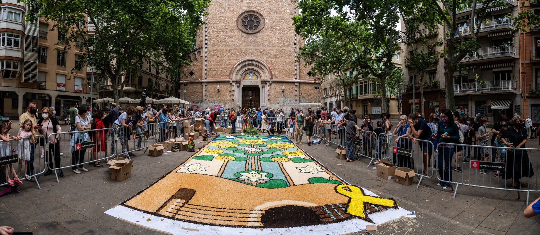 
             Vista de la gran catifa floral de la plaça de la Virreina creada amb motiu de...
             Autor: Eduard Pedrocchi
             Mostra els detalls de la imatge Vista de la gran catifa floral de la plaça de la Virreina creada amb motiu de...
             