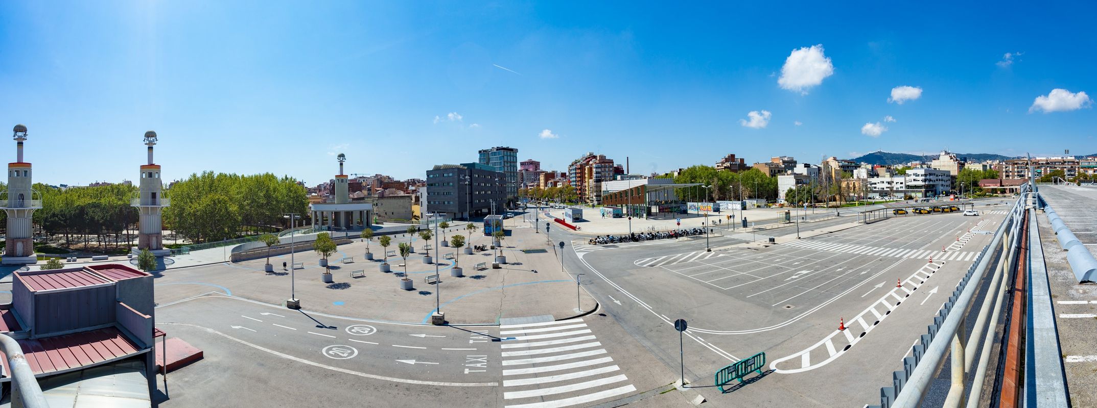 <div class='imageHoverDetail'>
             <p class='imageHoverTitle twoLineBreak'>Voltants de Sants Estació sense cotxes, autobusos o taxis. Districte de Sants...</p>
             <p class='imageHoverAutor oneLineBreak'>Autor: Marc Lozano</p>
             <button class='imageHoverBtn'>Mostra els detalls de la imatge <span class='sr-only'>Voltants de Sants Estació sense cotxes, autobusos o taxis. Districte de Sants...</span></button>
             </div>