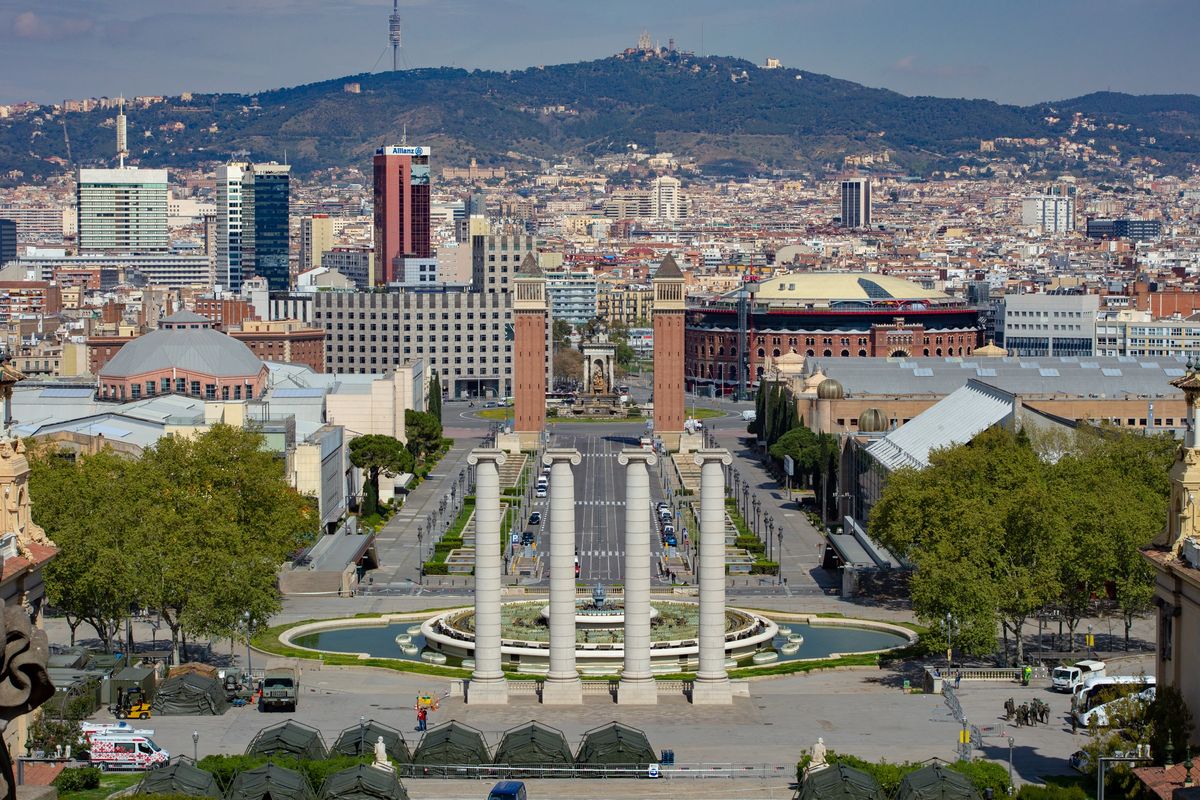 <div class='imageHoverDetail'>
             <p class='imageHoverTitle twoLineBreak'>Vistes de la ciutat des del MNAC a Montjuïc. Districte de Sants-Montjuïc.</p>
             <p class='imageHoverAutor oneLineBreak'>Autor: Marc Lozano</p>
             <button class='imageHoverBtn'>Mostra els detalls de la imatge <span class='sr-only'>Vistes de la ciutat des del MNAC a Montjuïc. Districte de Sants-Montjuïc.</span></button>
             </div>