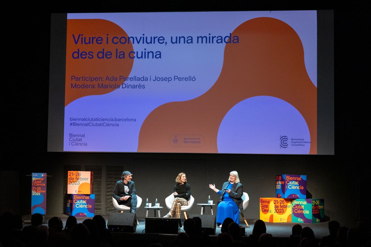 
             Els ponents Ada Parellada i Josep Perelló participen en la xerrada «Viure i c...
             Autor: Edu Bayer
             Mostra els detalls de la imatge Els ponents Ada Parellada i Josep Perelló participen en la xerrada «Viure i c...
             