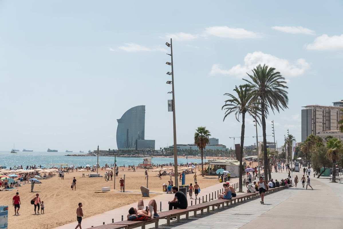
             Instal·lació de caixes de 5G al passeig marítim amb vistes a la platja i l’ho...
             Autor: Lucas Amillano
             Mostra els detalls de la imatge Instal·lació de caixes de 5G al passeig marítim amb vistes a la platja i l’ho...
             