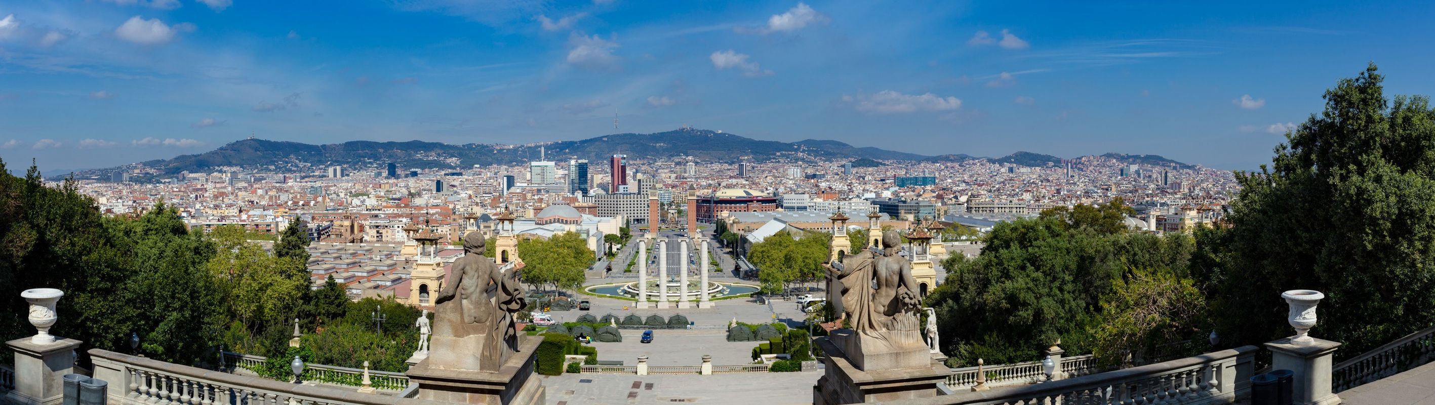 <div class='imageHoverDetail'>
             <p class='imageHoverTitle twoLineBreak'>Vistes de Barcelona amb les escales de Montjuïc des del mirador del Museu Nac...</p>
             <p class='imageHoverAutor oneLineBreak'>Autor: Marc Lozano</p>
             <button class='imageHoverBtn'>Mostra els detalls de la imatge <span class='sr-only'>Vistes de Barcelona amb les escales de Montjuïc des del mirador del Museu Nac...</span></button>
             </div>
