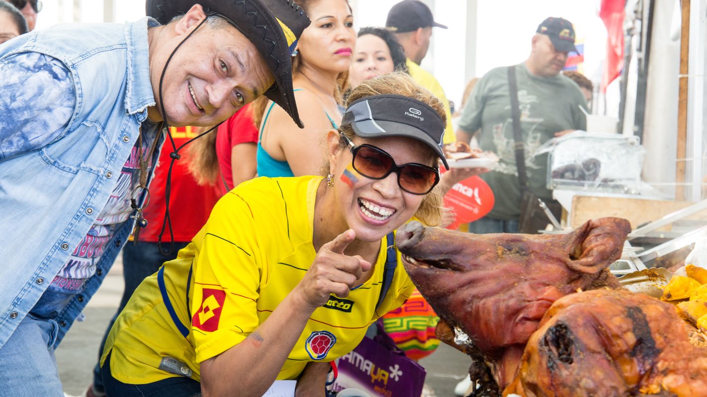 
             Colombians celebrant la seva festa nacional amb una barbacoa
             Autor: Goroka (Empresa)
             Mostra els detalls de la imatge Colombians celebrant la seva festa nacional amb una barbacoa
             