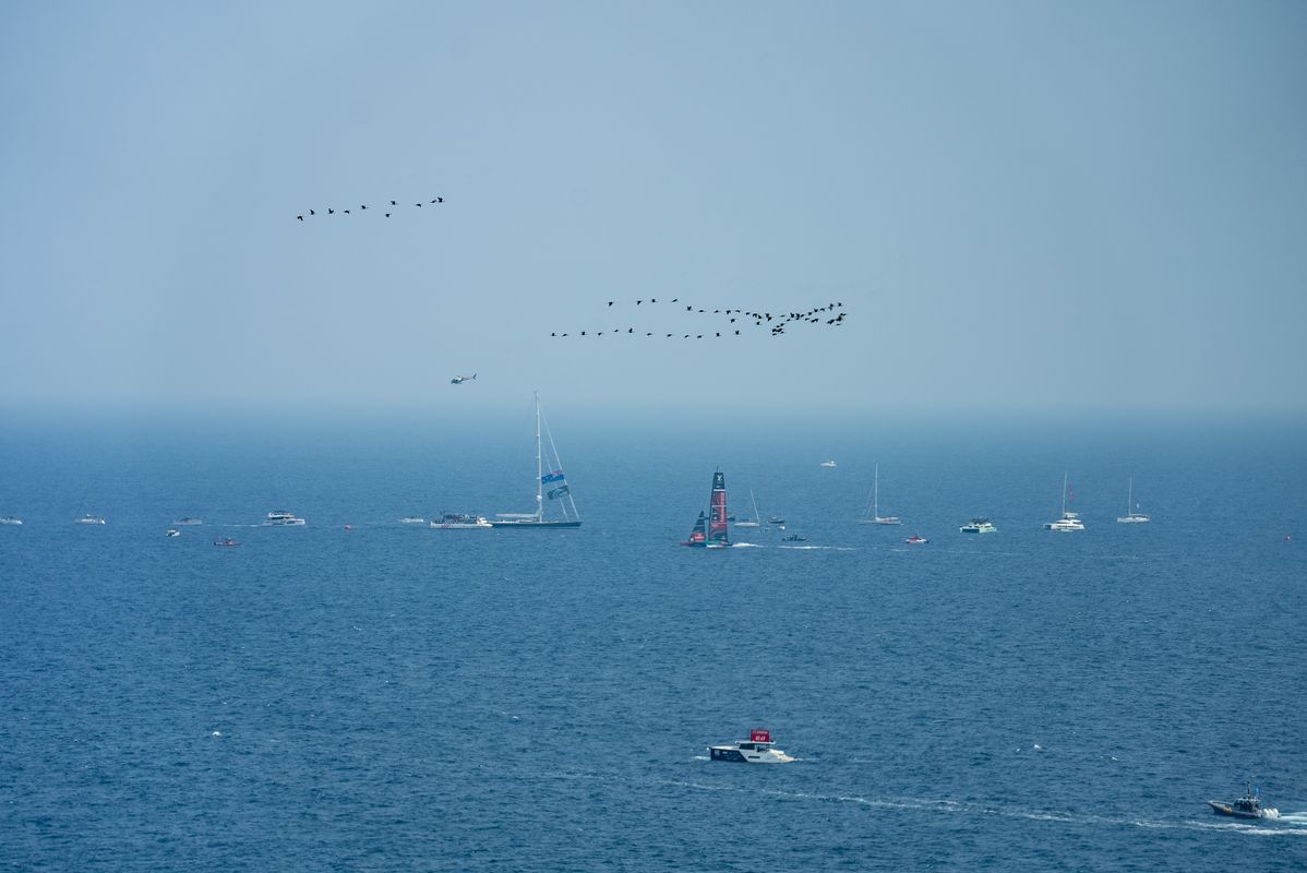 <div class='imageHoverDetail'>
             <p class='imageHoverTitle twoLineBreak'>Vistes des de l’AC37 CLUB sobre la primera regata de la Copa Amèrica de vela</p>
             <p class='imageHoverAutor oneLineBreak'>Autor: Júlia Arnau</p>
             <button class='imageHoverBtn'>Mostra els detalls de la imatge <span class='sr-only'>Vistes des de l’AC37 CLUB sobre la primera regata de la Copa Amèrica de vela</span></button>
             </div>