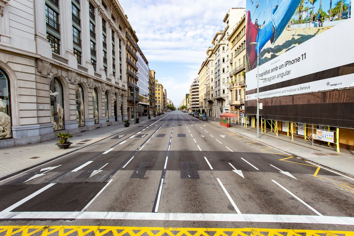 <div class='imageHoverDetail'>
             <p class='imageHoverTitle twoLineBreak'>Carrer d’Aragó cruïlla amb passeig de Gràcia, costat Besòs. Districte de l’Ei...</p>
             <p class='imageHoverAutor oneLineBreak'>Autor: Marc Lozano</p>
             <button class='imageHoverBtn'>Mostra els detalls de la imatge <span class='sr-only'>Carrer d’Aragó cruïlla amb passeig de Gràcia, costat Besòs. Districte de l’Ei...</span></button>
             </div>