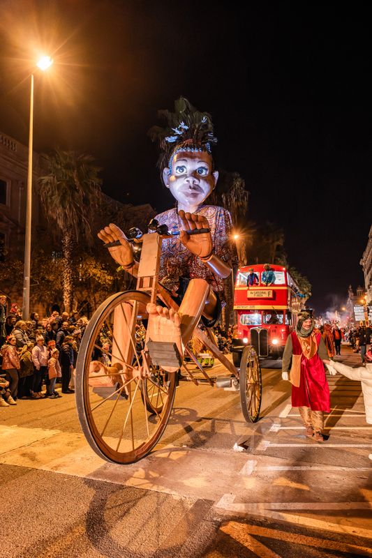 <div class='imageHoverDetail'>
             <p class='imageHoverTitle twoLineBreak'>La Nana, el titella que acompanya el rei Baltasar</p>
             <p class='imageHoverAutor oneLineBreak'>Autor: Pep Herrero</p>
             <button class='imageHoverBtn'>Mostra els detalls de la imatge <span class='sr-only'>La Nana, el titella que acompanya el rei Baltasar</span></button>
             </div>