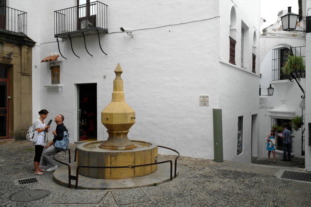 Poble Espanyol. Font i casetes blanques