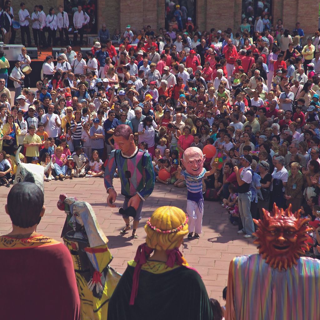 Festa Major de Nou Barris. Ball de gegants i capgrossos