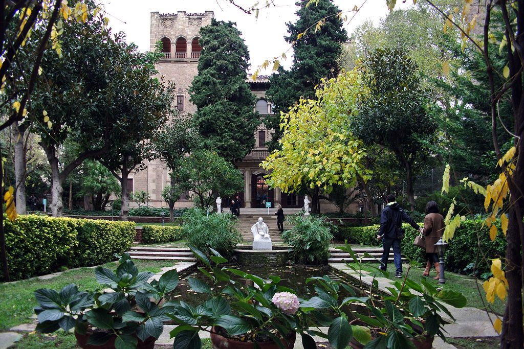 Jardins de la Fundació Julio Muñoz Ramonet (Can Fabra). Estany superior