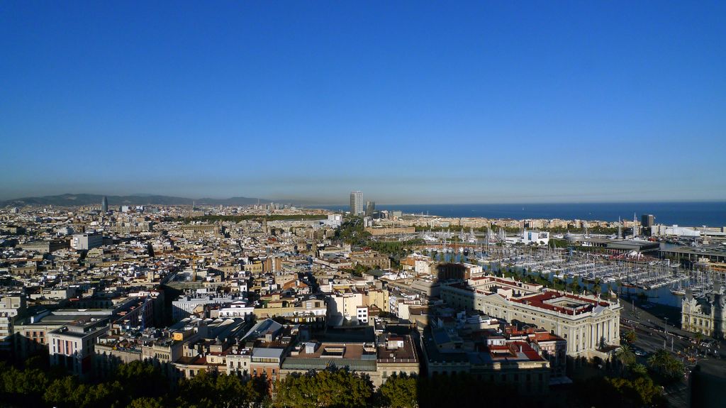 Vista parcial del litoral de Barcelona des del Port Vell