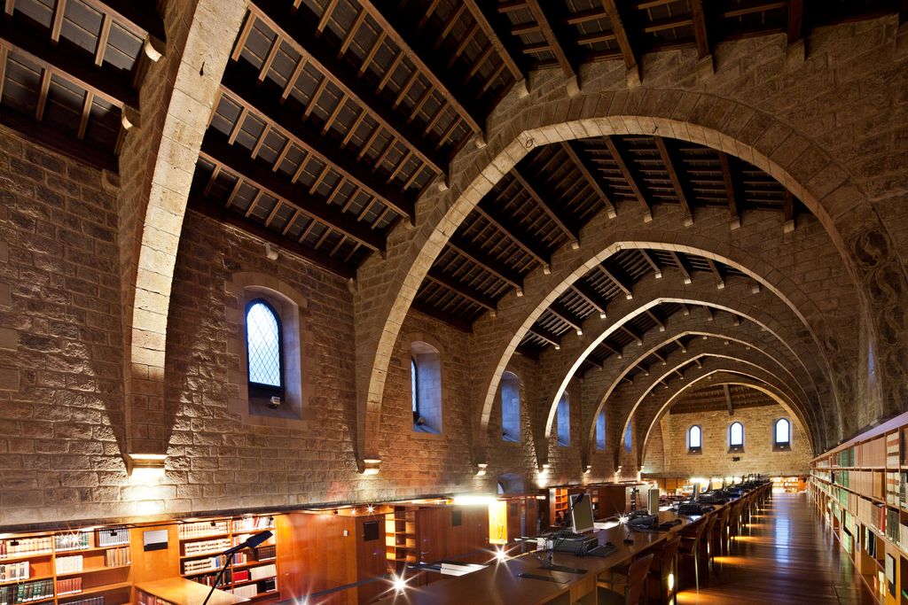 Biblioteca de Catalunya. Arcs de la sala general