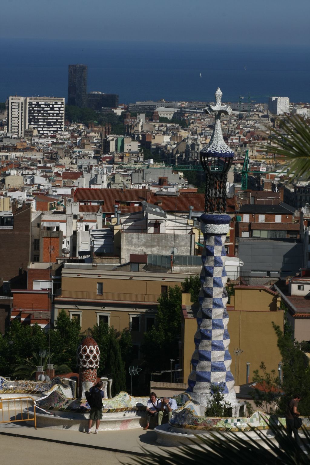 Park Güell. Vistes de Barcelona i de la torre dels pavellons d'accés