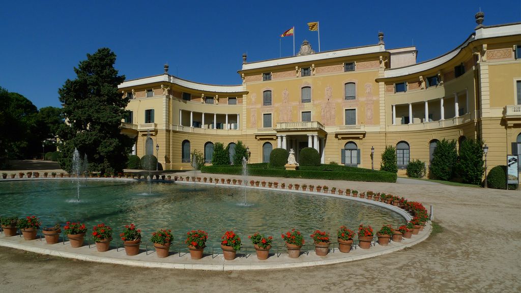 Jardins del Palau de Pedralbes. Palau i estany