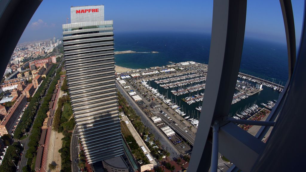 Port Olímpic i Torre Mapfre vistos des de l'Hotel Arts