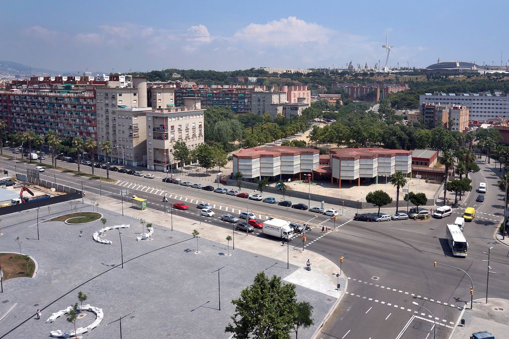 Plaça de la Porta Firal i escola Enric Granados