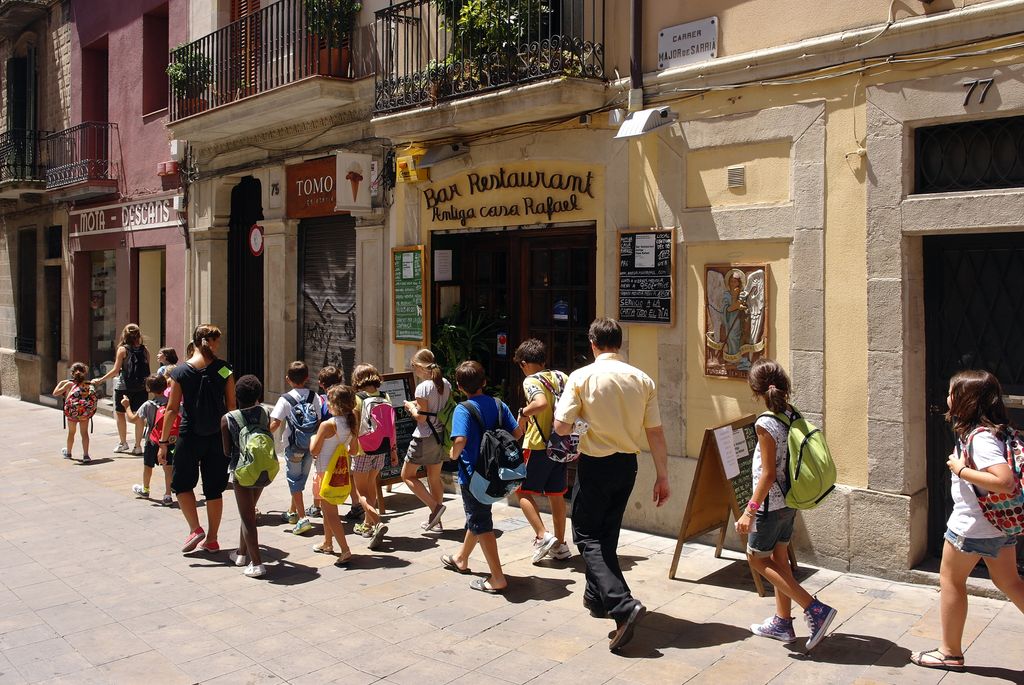 Escolars anant d'excursió 