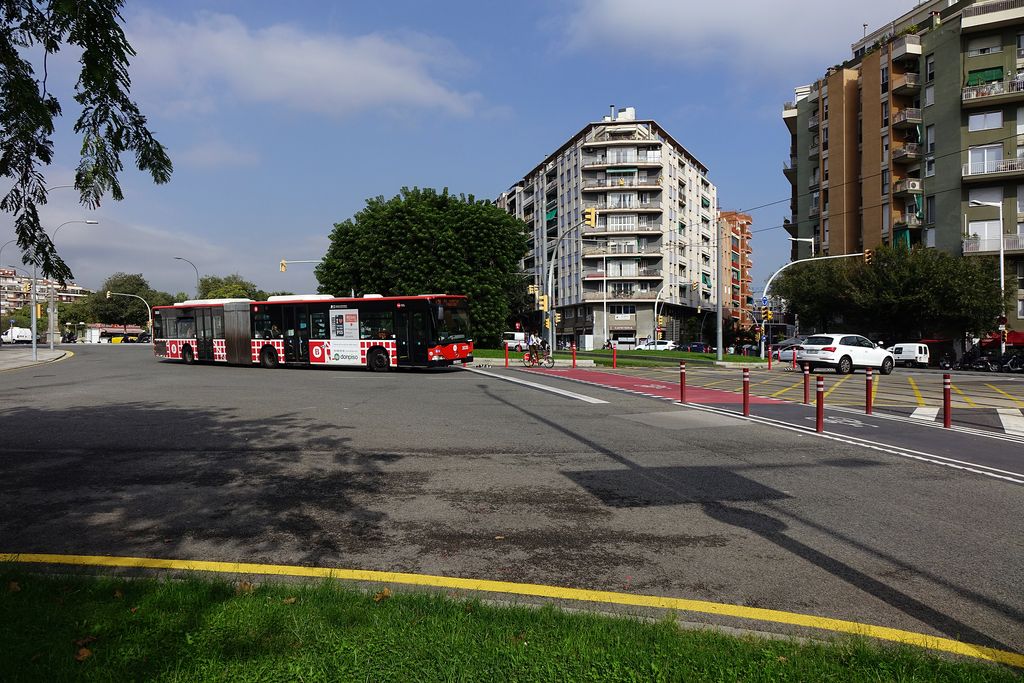 Avinguda Meridiana, tram entre Ciutadella i plaça de les Glòries Catalanes. Autobús turístic