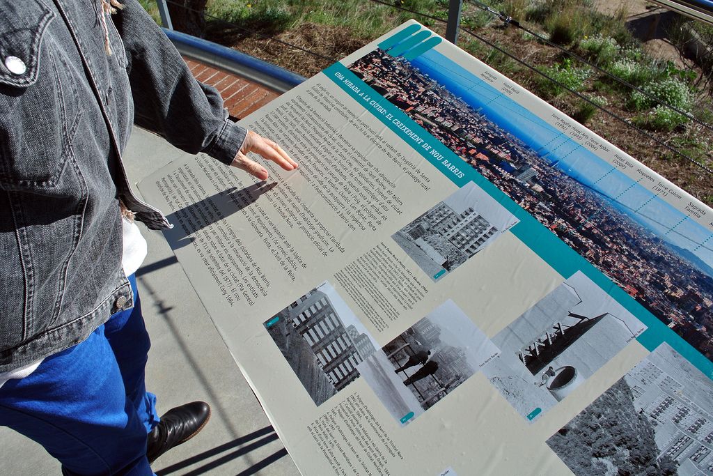 Castell de Torre Baró. Plafó informatiu