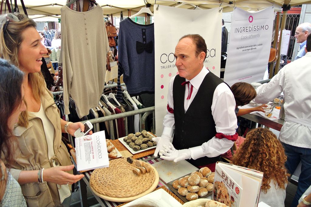 Fira del comerç a Sarrià. Parada de pa