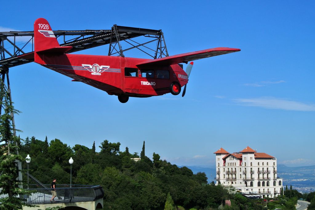 Parc d'atraccions Tibidabo. L'Avió