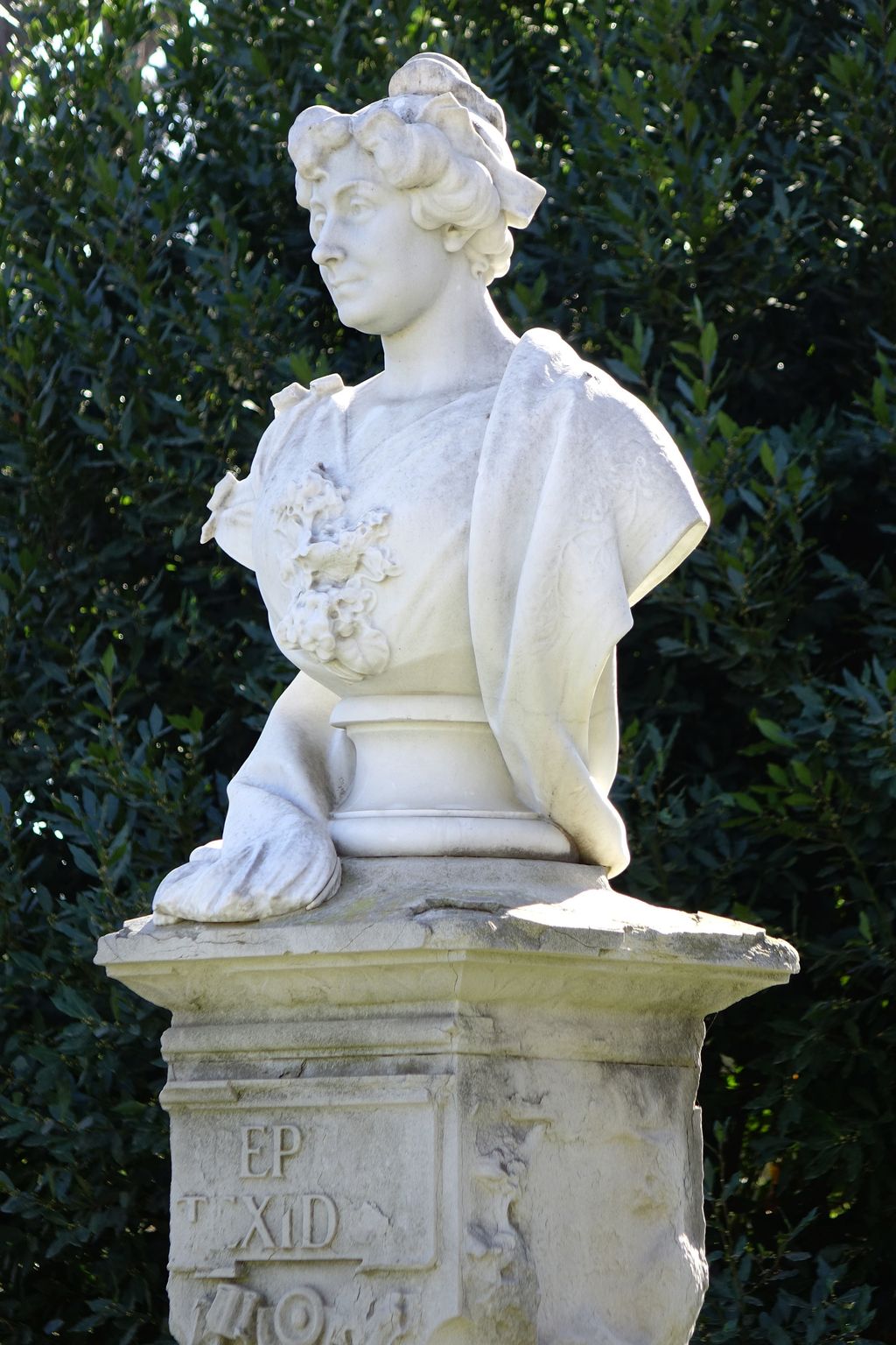 Bust de Pepita Teixidor de Manuel Fuxà al parc de la Ciutadella