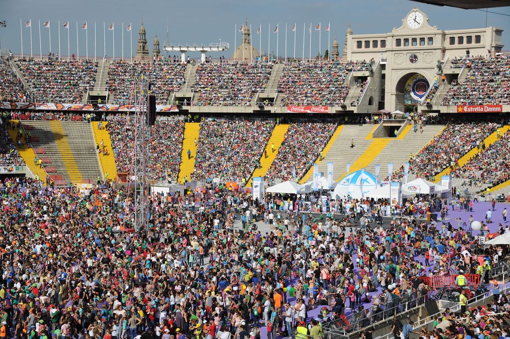 La Festa dels Súpers. Vista de l'estadi ple de persones