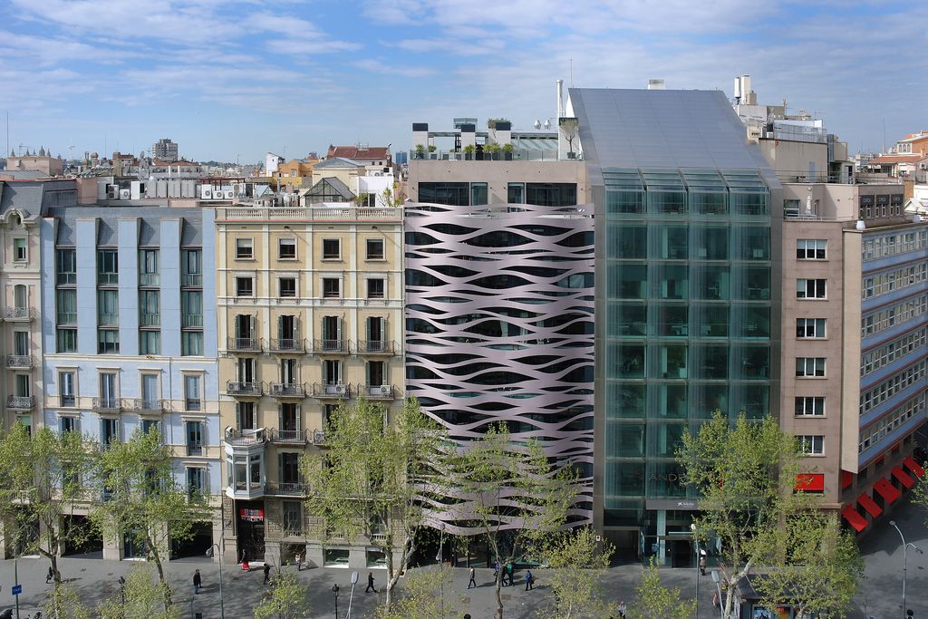 Hotel Suites Avenue i edificis del voltant