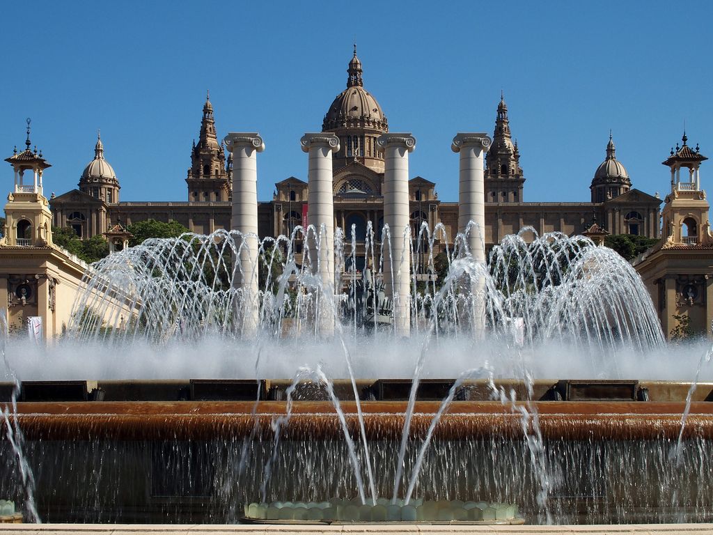 Font Màgica, les Quatre Columnes de Puig i Cadafalch i el Museu Nacional d'Art de Catalunya