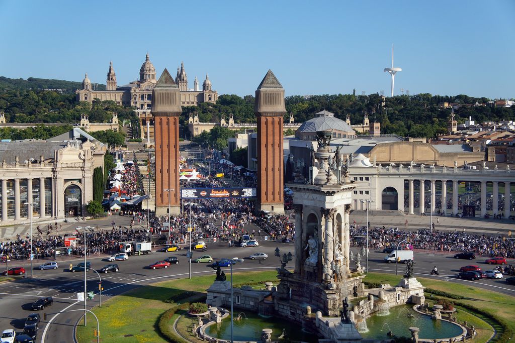 Barcelona Harley Days a l'avinguda de la Reina Maria Cristina. Vista des de Les Arenes