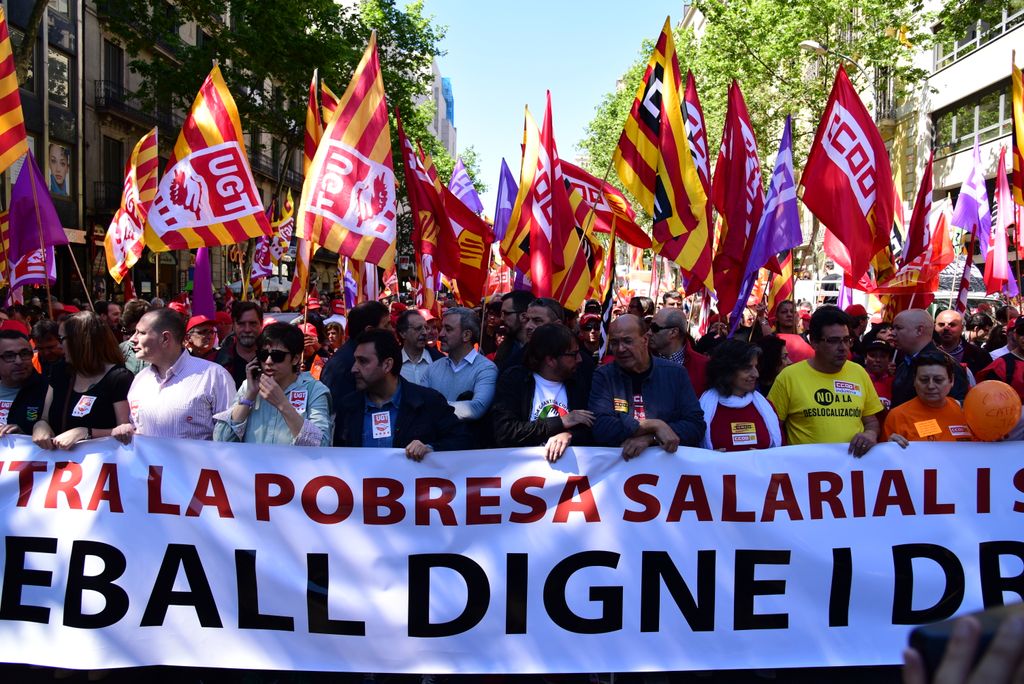 Dia Internacional dels Treballadors. Manifestació amb la pancarta amb el lema "Contra la pobresa salarial i social. Treball digne i drets"