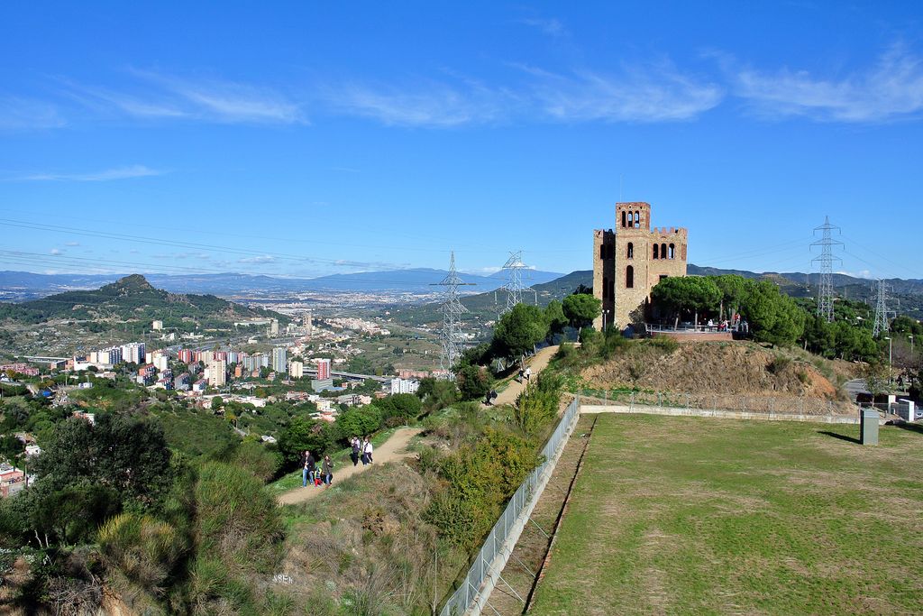 Castell de Torre Baró i camins