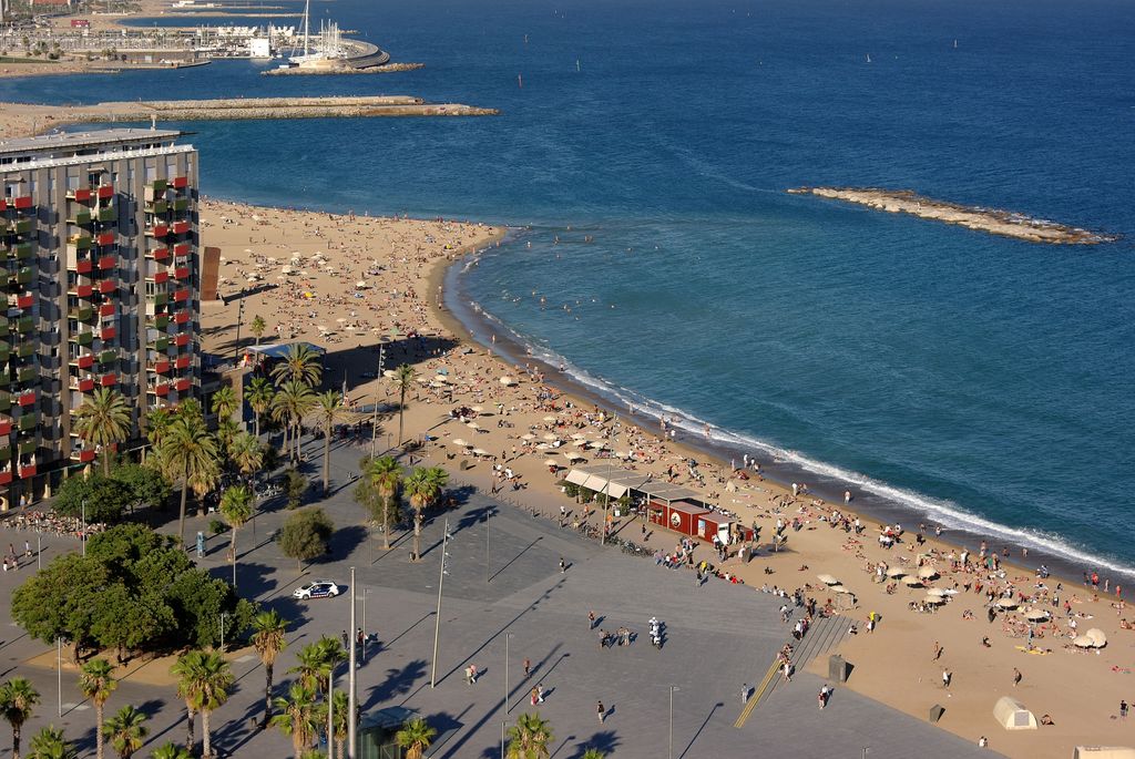 Platja de Sant Sebastià i plaça del Mar