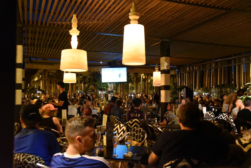 Guinguetes de nit a la platja de Sant Sebastià