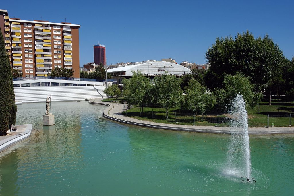 Parc de l'Espanya Industrial. Sortidor i Neptú (escultura)