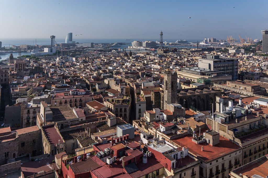 Vista aèria de Ciutat Vella amb l'església de Santa Maria del Pi