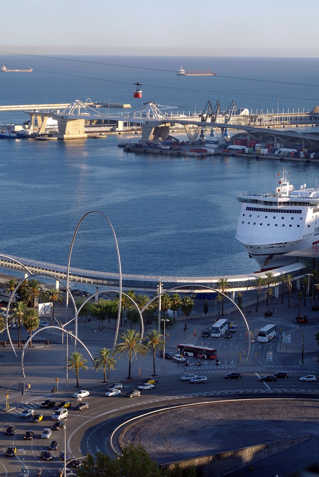 Port Olímpic. Escultura Les Ones