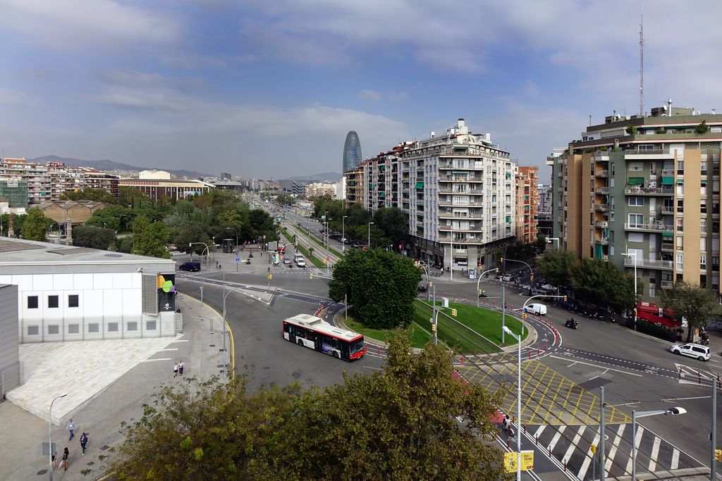 Avinguda Meridiana, tram entre Ciutadella i plaça de les Glòries Catalanes. Rotonda