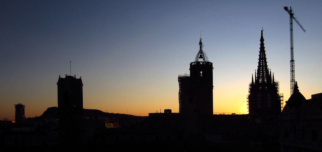 Torres i cúpules de Ciutat Vella al capvespre